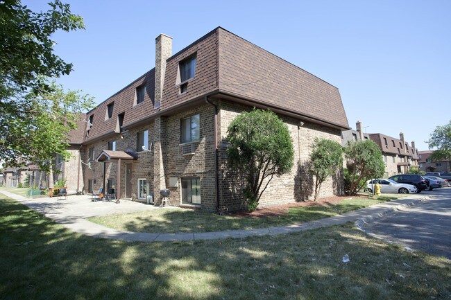 543 Dempster St in Mount Prospect, IL - Building Photo - Building Photo