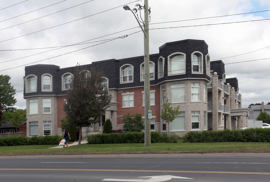 10 Ashton Rd in Newmarket, ON - Building Photo