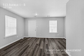 513 Avenue I, Unit B in Conroe, TX - Building Photo - Building Photo