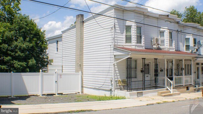 1734 W Norwegian St in Pottsville, PA - Building Photo - Building Photo
