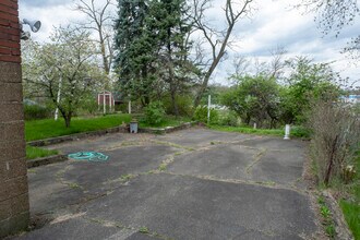 713 Overhill Dr in North Versailles, PA - Foto de edificio - Building Photo