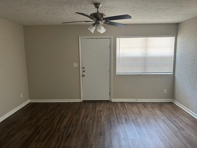 8 Lanes End in Baytown, TX - Building Photo - Building Photo