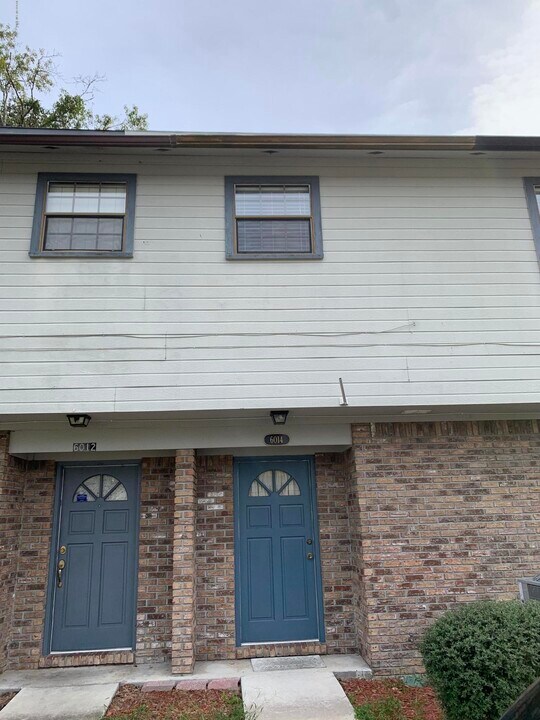 6014 Duclay Rd in Jacksonville, FL - Building Photo