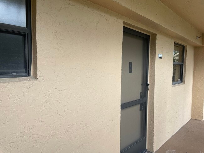 4760 Lucerne Lakes Blvd in Greenacres, FL - Building Photo - Building Photo