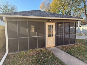 223-225 S Gardiner Ave in Rockford, IL - Building Photo - Building Photo