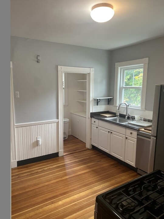 328 Huron Ave, Unit 1 in Cambridge, MA - Building Photo