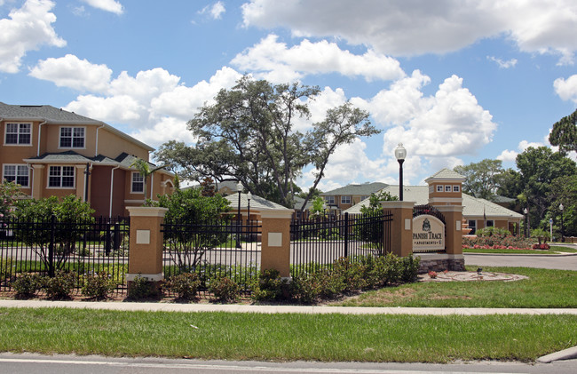 Spanish Trace Apartment in Tampa, FL - Foto de edificio - Building Photo