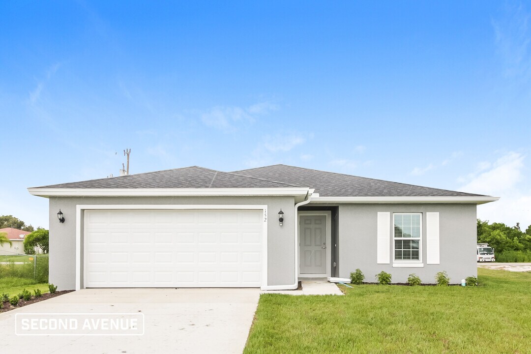 152 Grant Blvd in Lehigh Acres, FL - Building Photo
