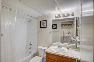 8415 Hearth Dr in Houston, TX - Building Photo