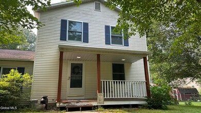 1 Robin Hood Ct in Saratoga Springs, NY - Building Photo - Building Photo