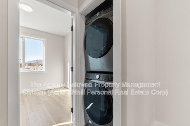 758 Coopland Crescent in Kelowna, BC - Building Photo - Building Photo