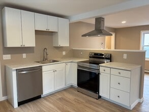 60 Charles St in Farmington, NH - Building Photo - Building Photo