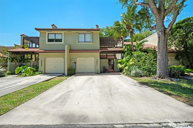 3951 Adra Ave in Doral, FL - Building Photo - Building Photo