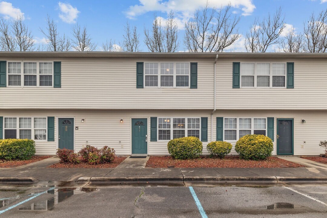 94 Century Ct in Swansboro, NC - Building Photo