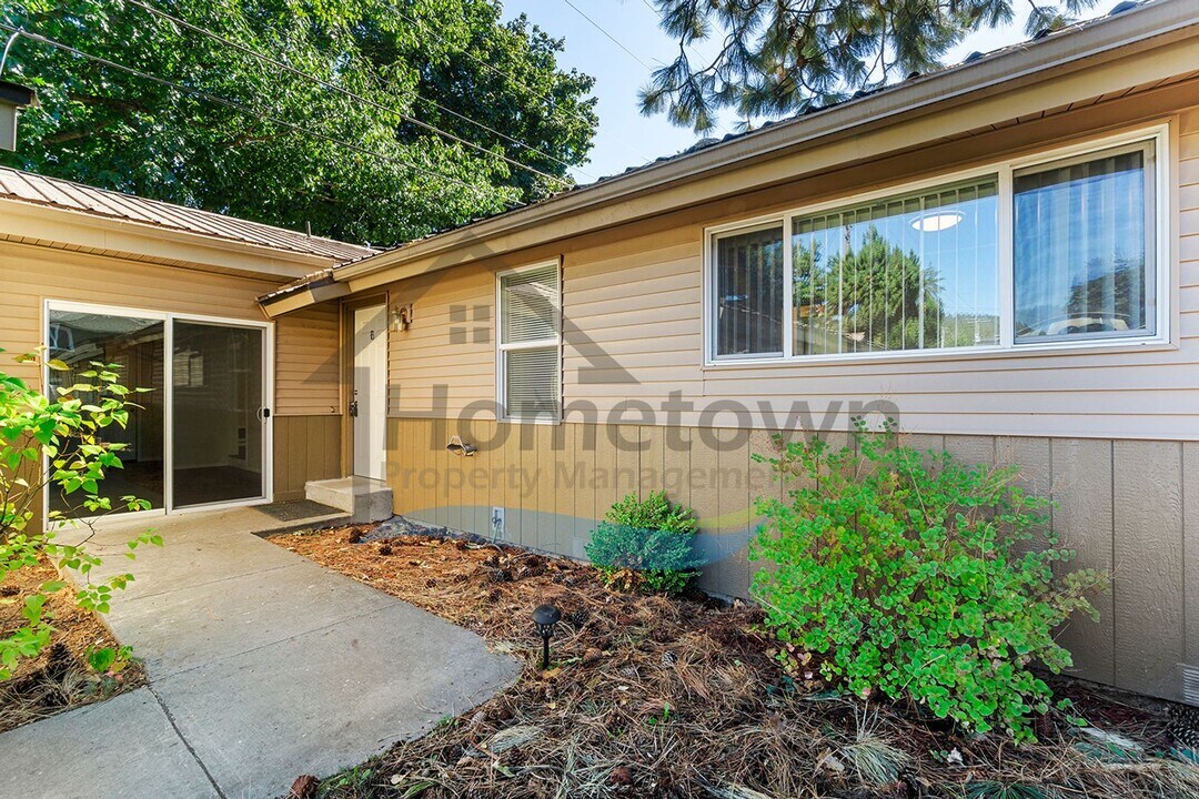 1814 E St Maries Ave in Coeur d'Alene, ID - Foto de edificio