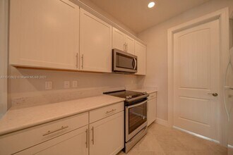 1280 Eucalyptus Dr in Hollywood, FL - Building Photo - Building Photo