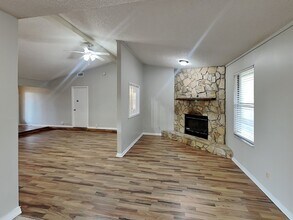 6235 Cranberry Ln E in Jacksonville, FL - Foto de edificio - Building Photo