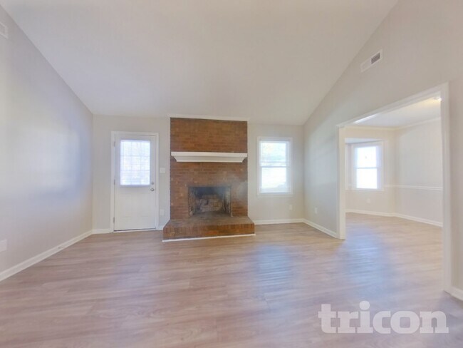 1305 Rock Knoll Dr in Charlotte, NC - Building Photo - Building Photo