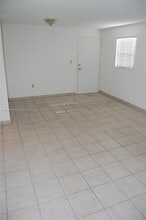 1334 Collins Ave in Miami Beach, FL - Building Photo - Building Photo