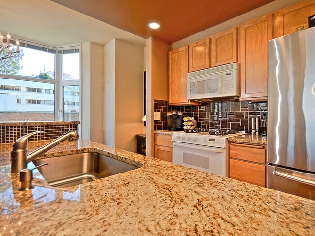 2801 1st Ave, Unit 404 in Seattle, WA - Foto de edificio - Building Photo