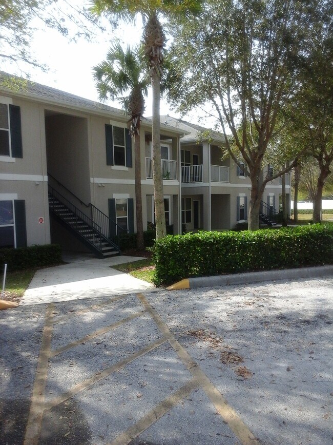 6011 Hemingway Cir in Haines City, FL - Building Photo - Building Photo