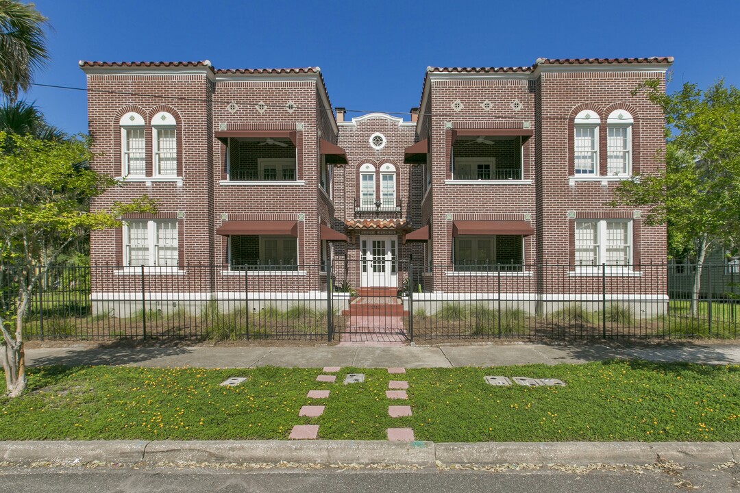 The Carlton in Jacksonville, FL - Building Photo