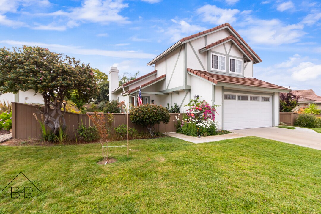 1987 Willow Ridge Dr in Vista, CA - Building Photo