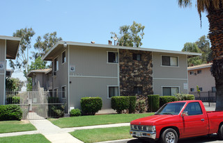 University Manor Apartments in Riverside, CA - Foto de edificio - Building Photo