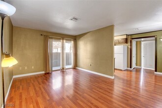 2606 S Durango Dr in Las Vegas, NV - Building Photo - Building Photo