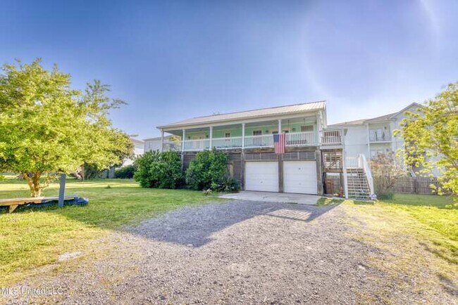 140 Holiday Ave in Pass Christian, MS - Building Photo - Building Photo