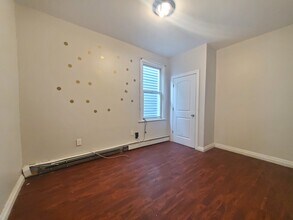 221 Bayview Ave, Unit 1 in Jersey City, NJ - Building Photo - Building Photo