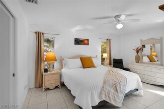 310 SE 27th Terrace in Cape Coral, FL - Foto de edificio - Building Photo