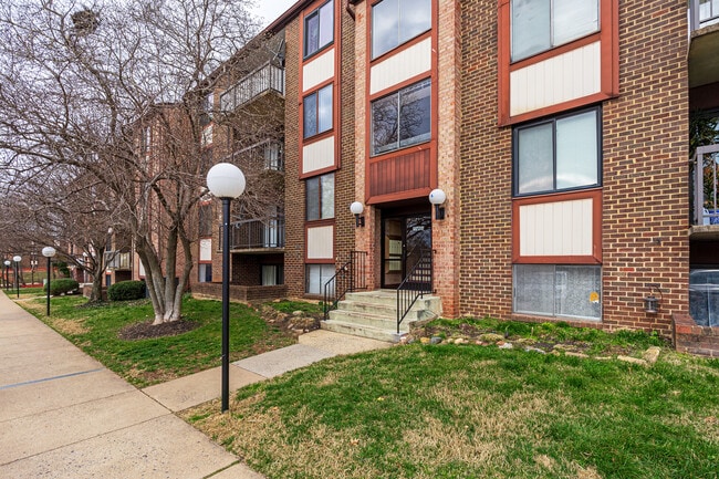 property at 9728 Kingsbridge Dr