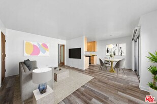 11670 Iowa Ave in Los Angeles, CA - Building Photo