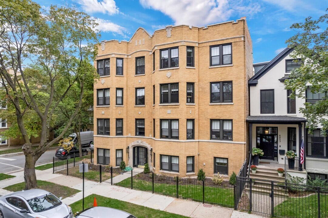 4855 N Seeley Ave, Unit 1 in Chicago, IL - Building Photo