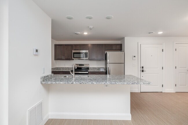 The Residences at LeMoyne Manor in Liverpool, NY - Foto de edificio - Interior Photo