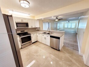 8351 S Coral Cir in North Lauderdale, FL - Building Photo - Building Photo