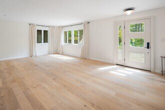 5 S Bedford Rd in Pound Ridge, NY - Building Photo - Building Photo