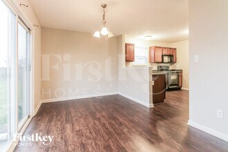 138 Village Green Dr in Indianapolis, IN - Building Photo - Building Photo