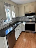 7 Countryside Ln, Unit #1 in Middletown, CT - Building Photo