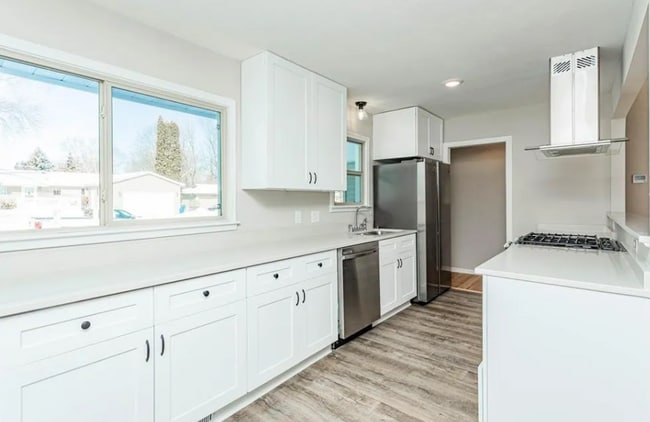 2162 Aztec Ln in Mendota Heights, MN - Building Photo - Building Photo