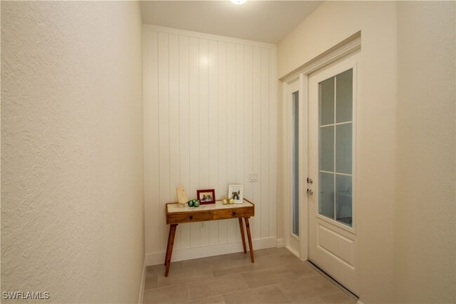 163 Indies Dr E in Naples, FL - Foto de edificio - Building Photo