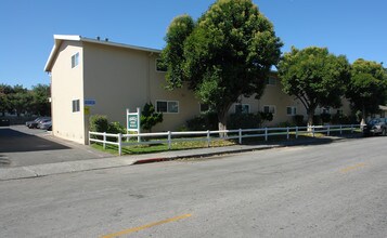 Evergreen Apartments in Santa Clara, CA - Building Photo - Building Photo