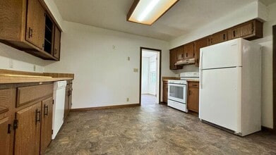 524 N Lucas St in Iowa City, IA - Building Photo - Building Photo