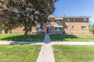 1909 Gardenia Ave in Royal Oak, MI - Building Photo