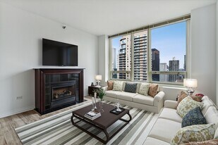 1360 W Hubbard St, Unit 3w in Chicago, IL - Building Photo