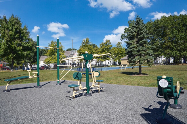 The Willows at Collingwood Park in Farmingdale, NJ - Building Photo - Building Photo