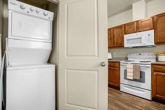 Birkhill Apartments in Murray, UT - Foto de edificio - Building Photo