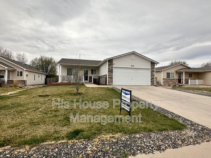 2918 Swan Point Ct in Evans, CO - Building Photo