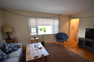 28 Riverside Dr in Fairfield, CT - Building Photo - Building Photo